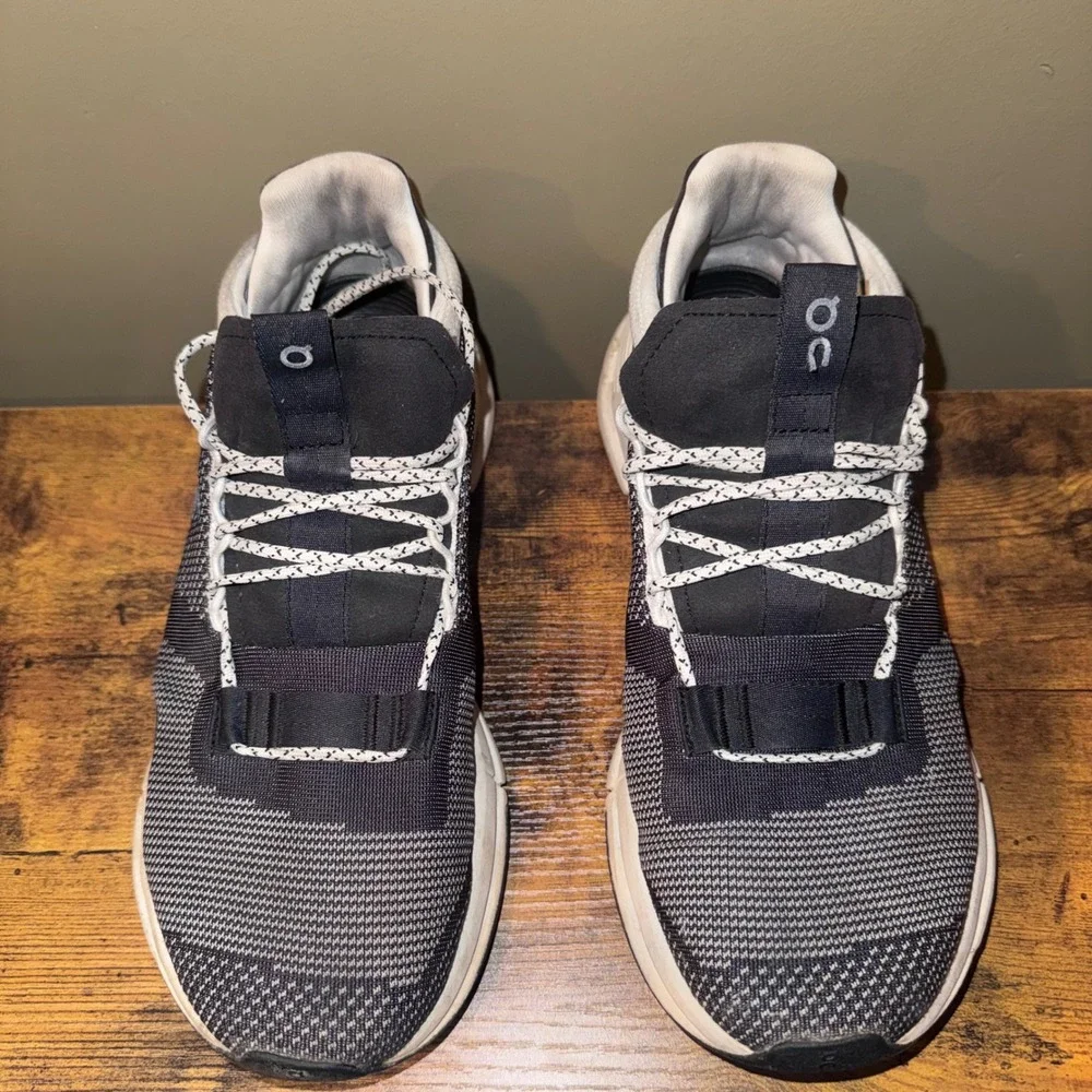 On Cloudnova Running Shoes Women Black White Size 9.5 GOOD